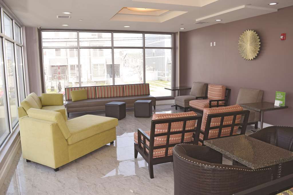 La Quinta Inn & Suites Far Rockaway - Beach Hotel New York Interior foto